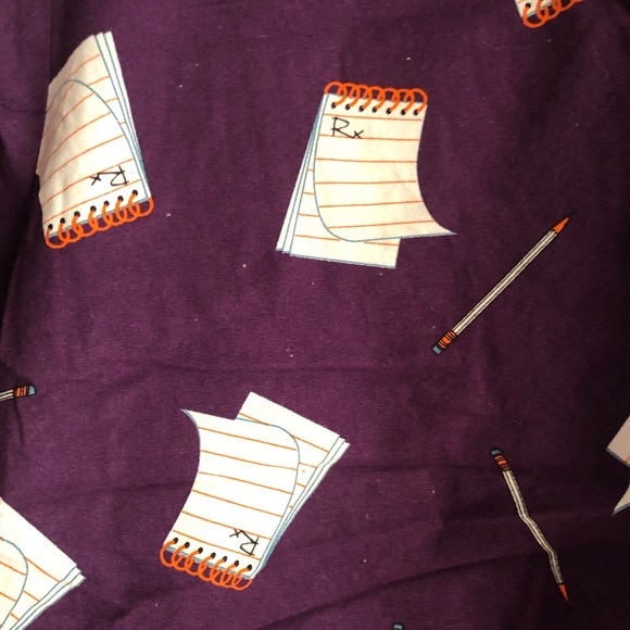 Woman’s scrub top - Picture 2 of 4